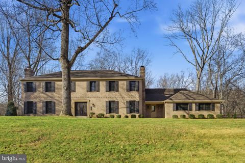 Photo of 11800 Beekman Place, POTOMAC, MD 20854 (MLS # MDMC2207972)