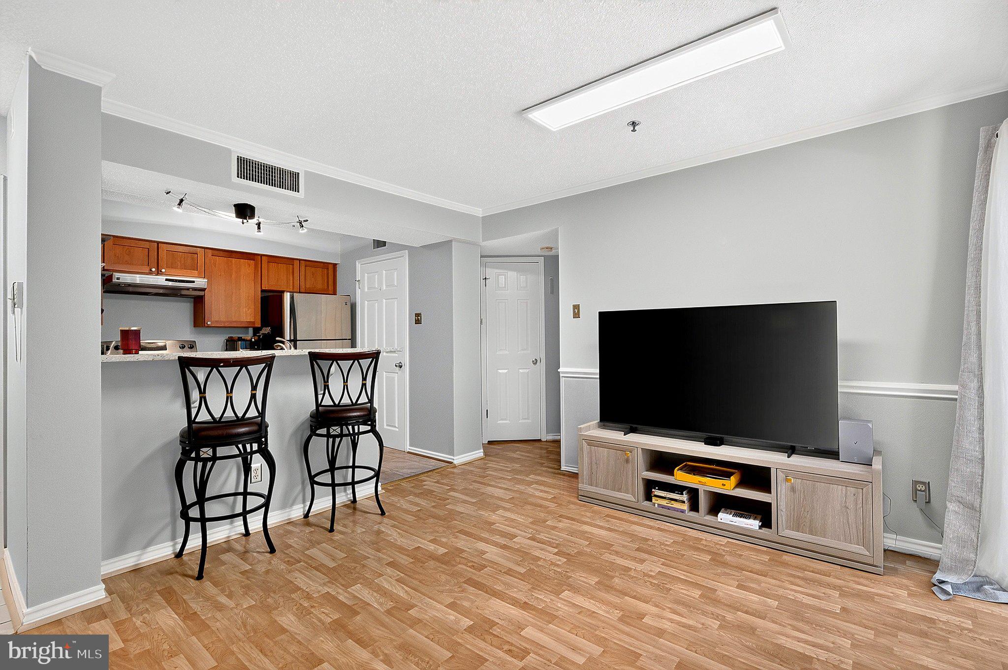 1504 LINCOLN WAY 216