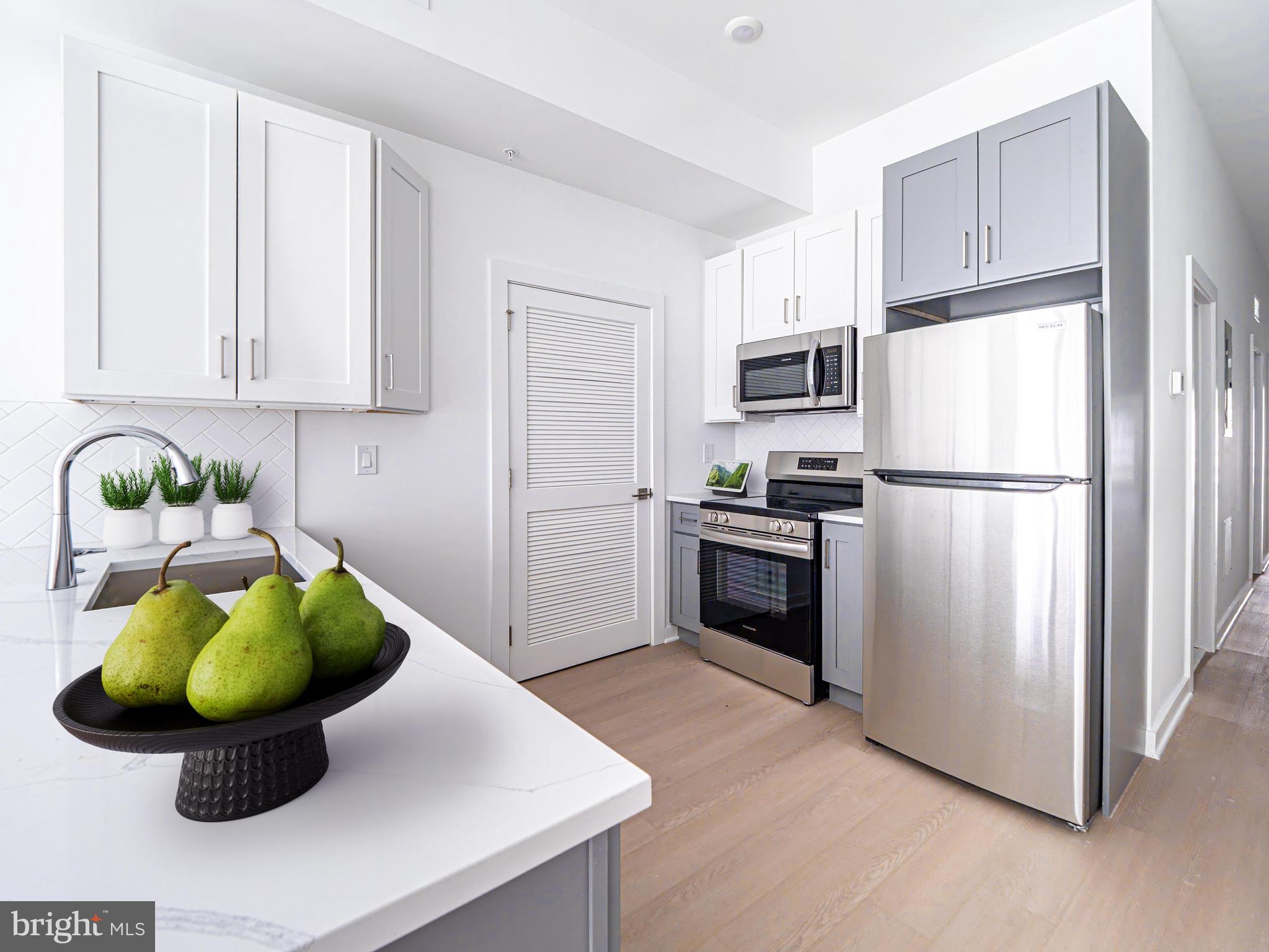 2403-2407 W THOMPSON STREET 4