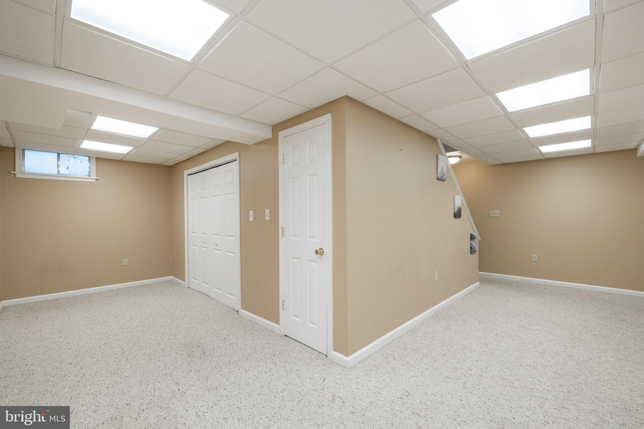 FAIRLAWN COURT - Residential Lease