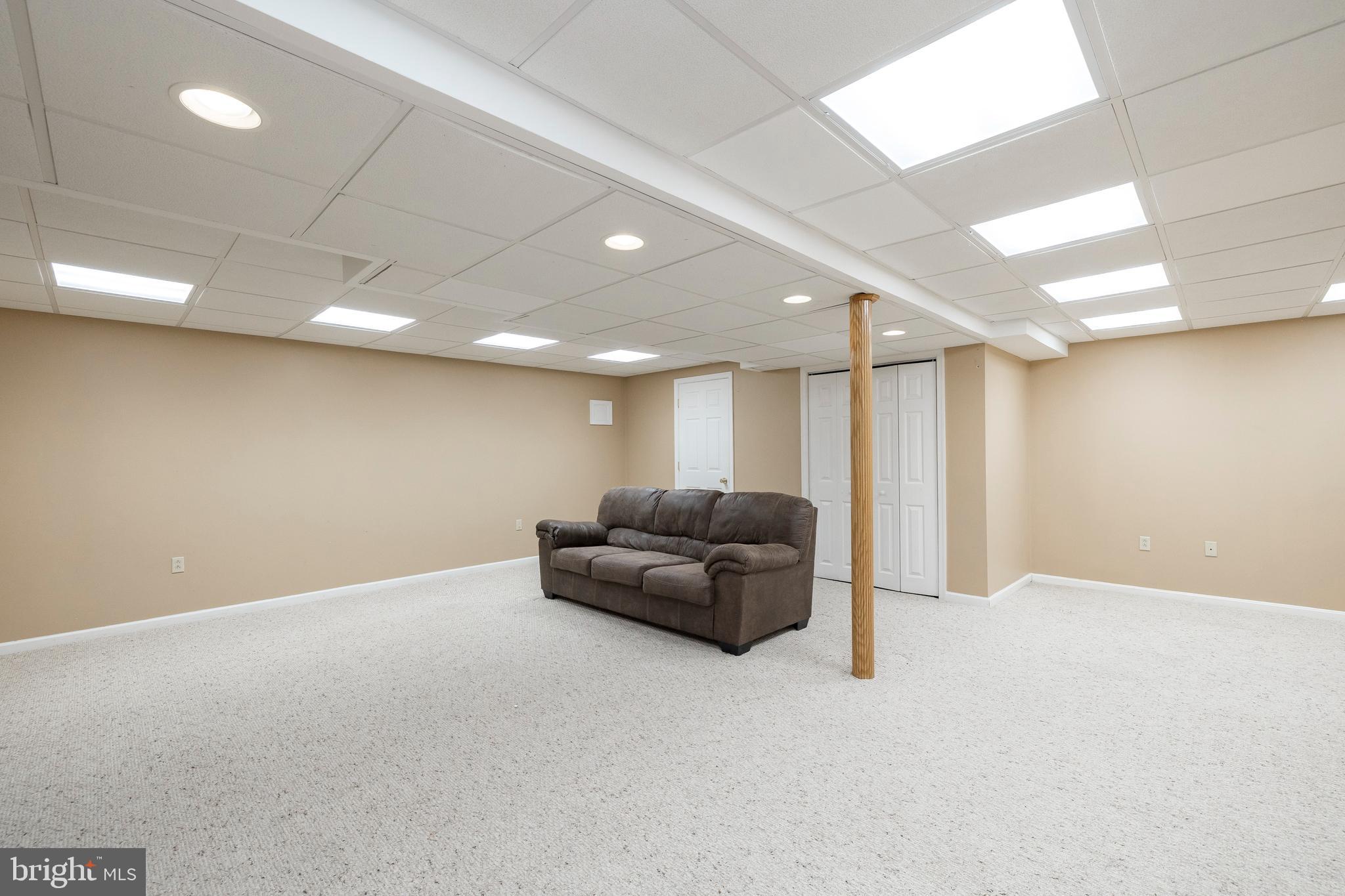 FAIRLAWN COURT - Residential Lease