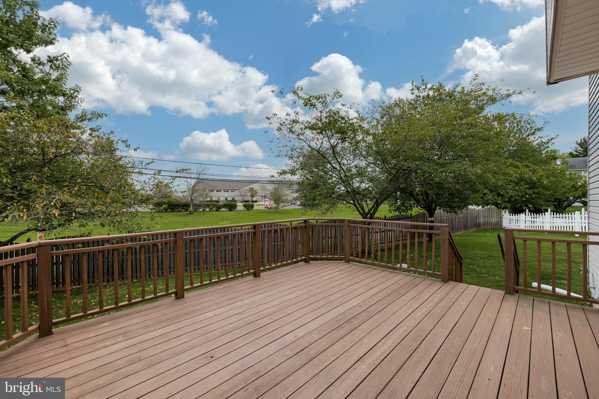 FAIRLAWN COURT - Residential Lease