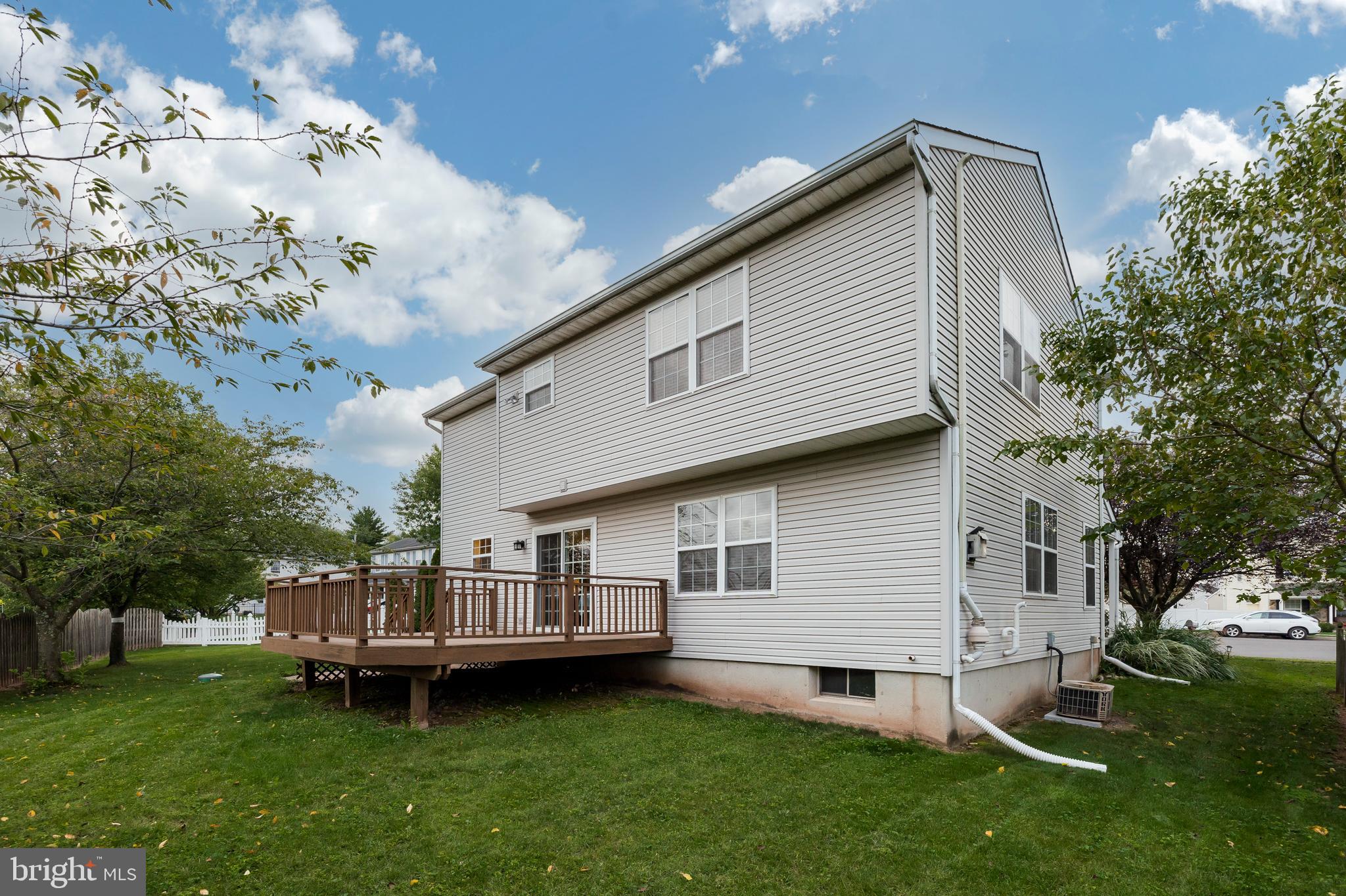 FAIRLAWN COURT - Residential Lease