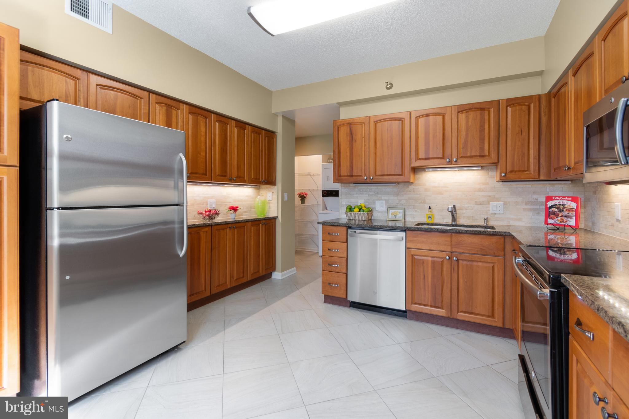 TURNBERRY COURTS AT LEIS - Residential