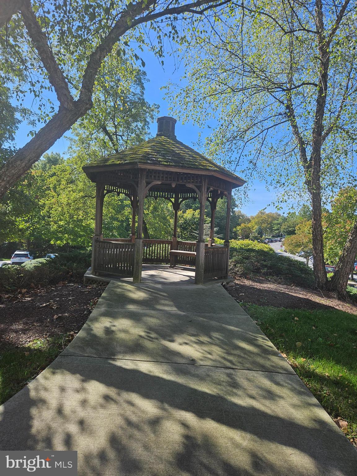 TURNBERRY COURTS AT LEIS - Residential