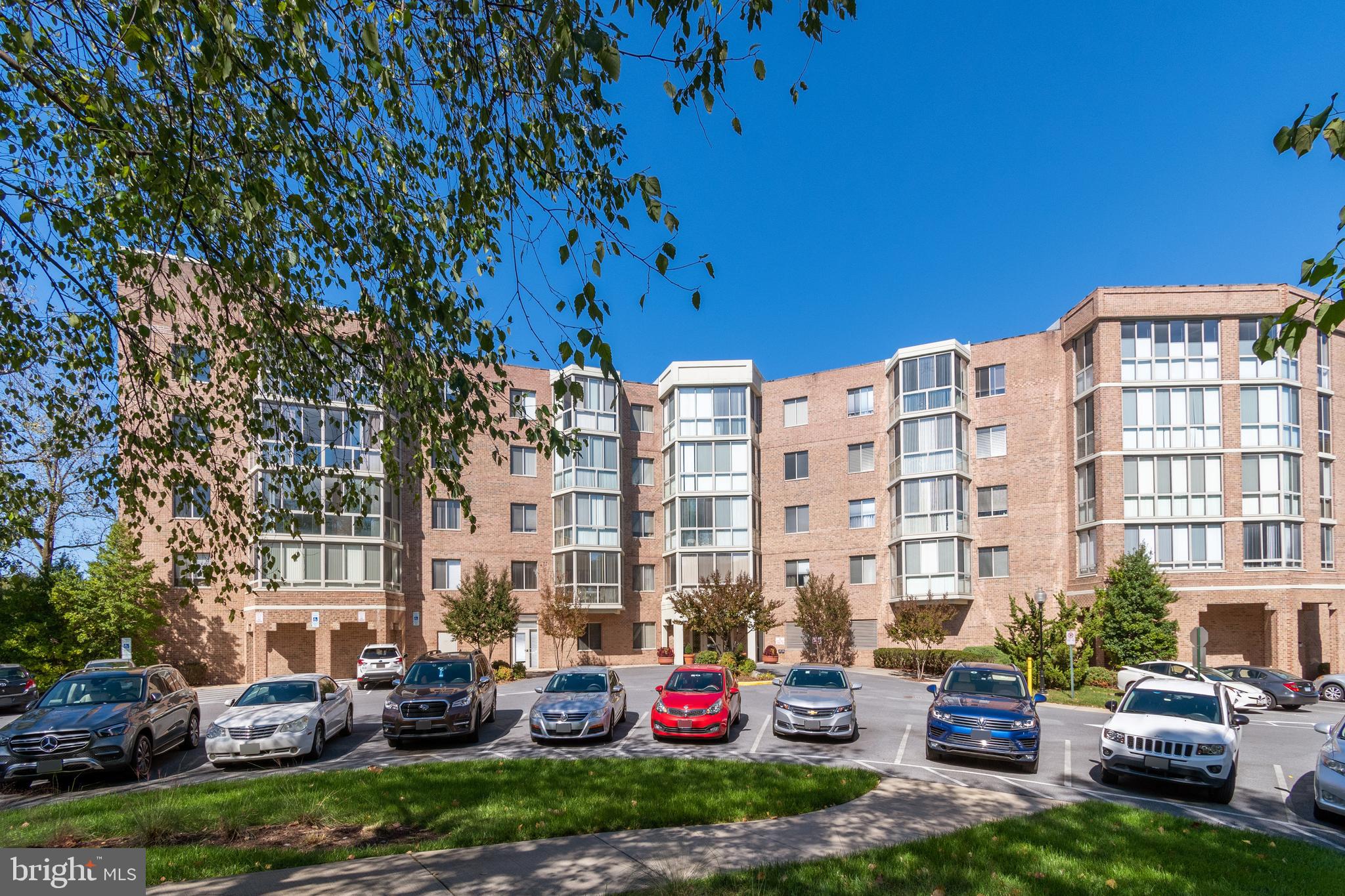 TURNBERRY COURTS AT LEIS - Residential