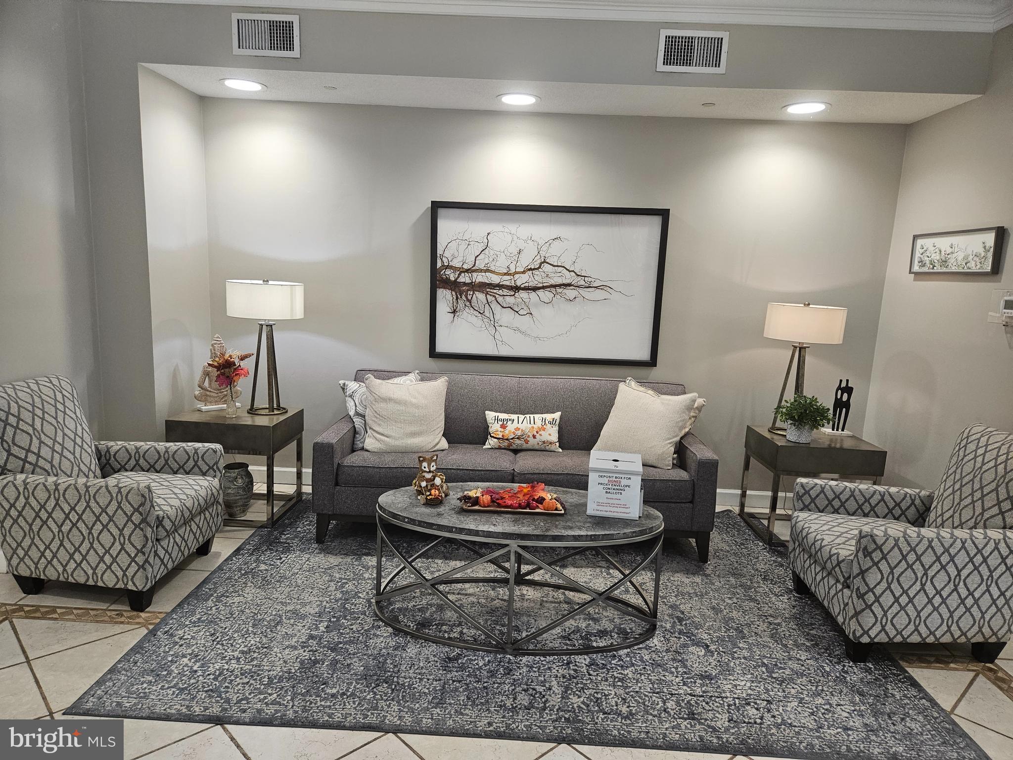 TURNBERRY COURTS AT LEIS - Residential