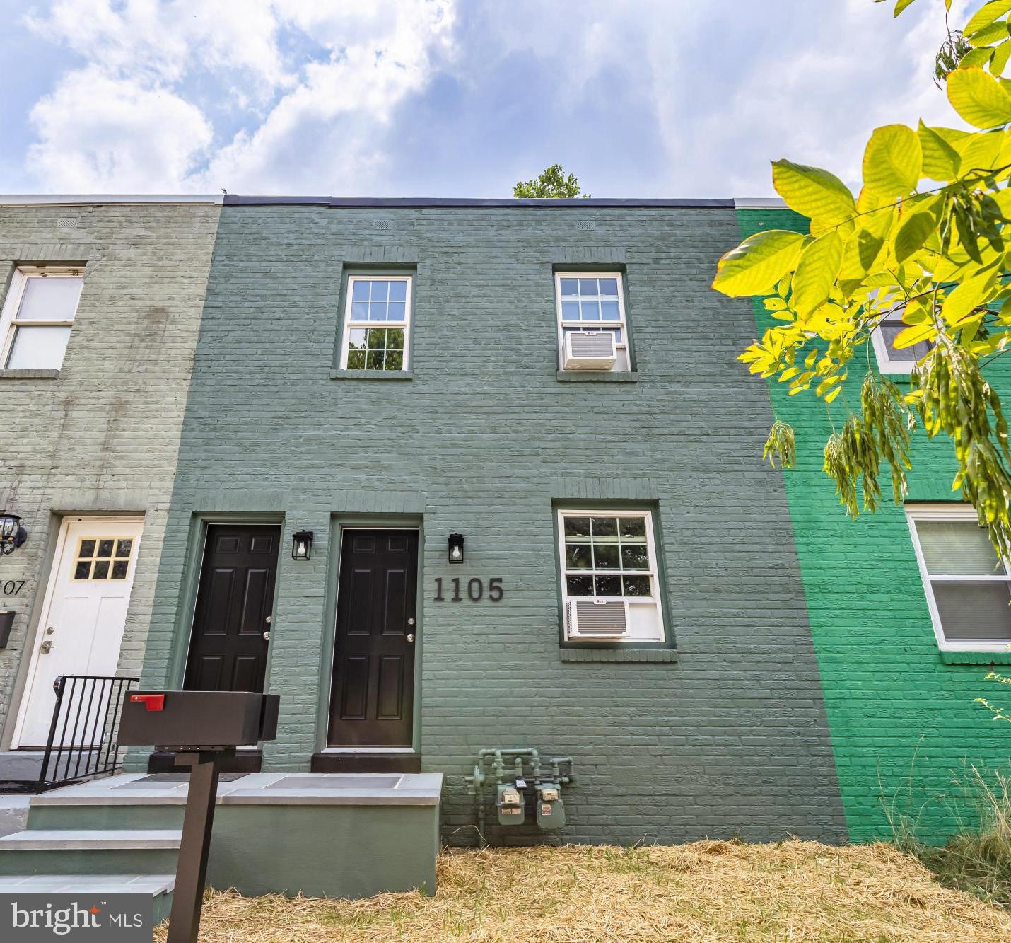 1105 16TH STREET NE
