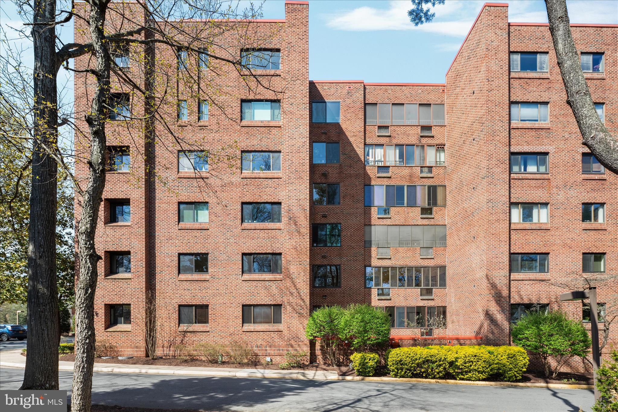 WATERFORD SQUARE - Residential