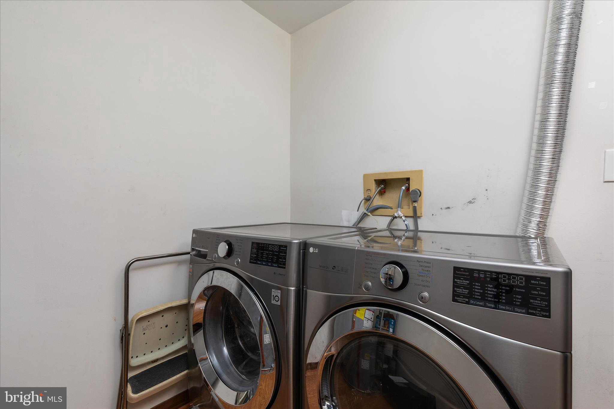 WATERFORD SQUARE - Residential