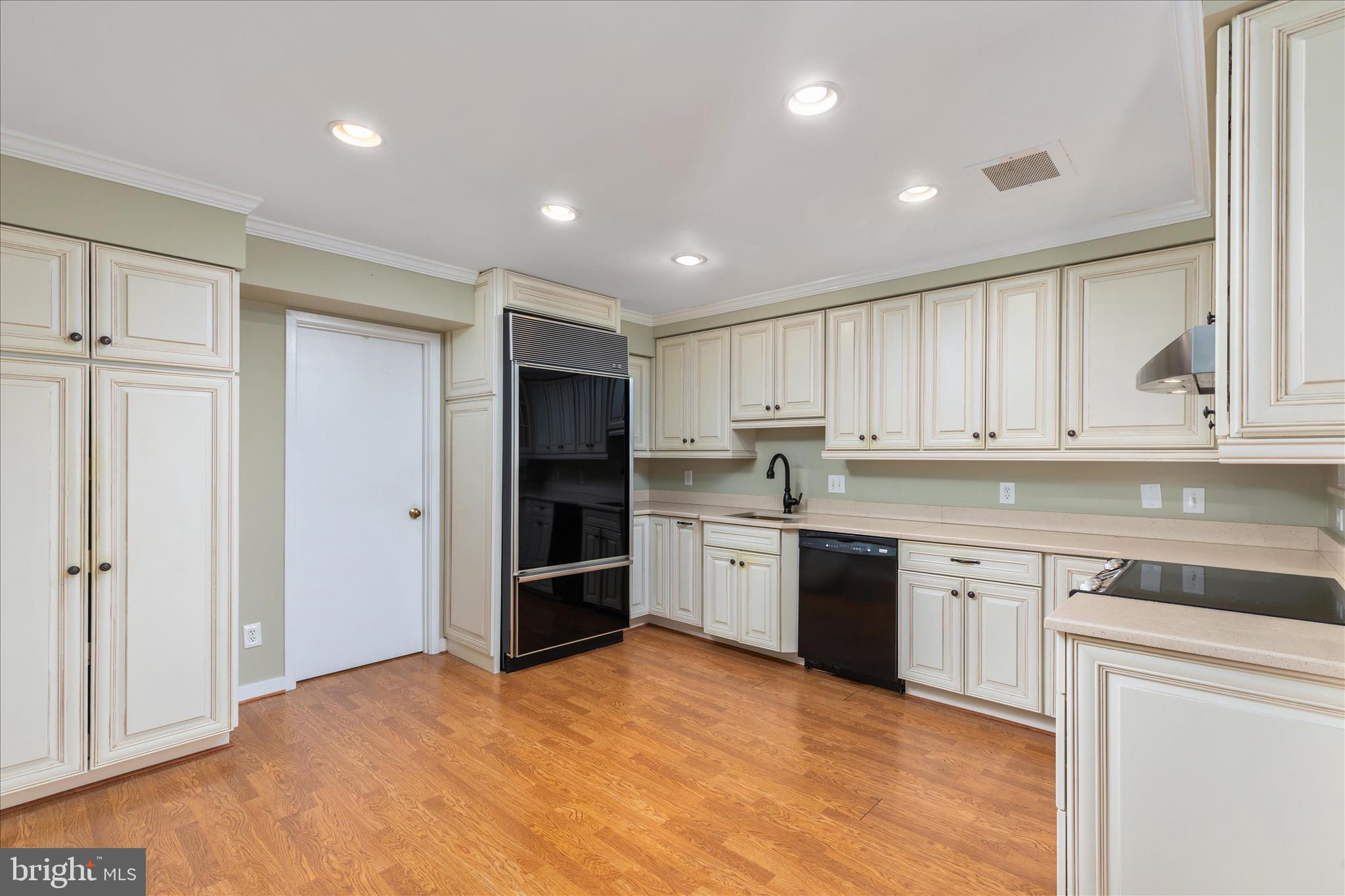 WATERFORD SQUARE - Residential