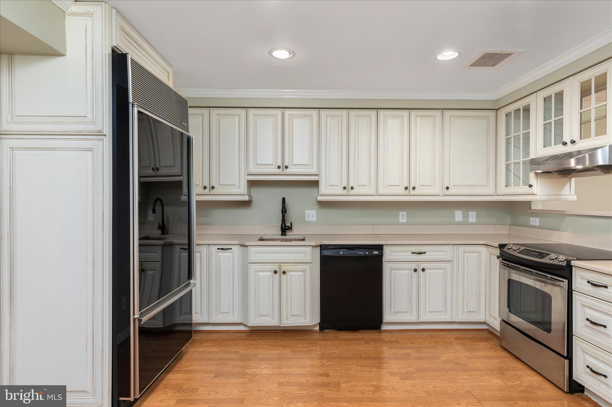 WATERFORD SQUARE - Residential