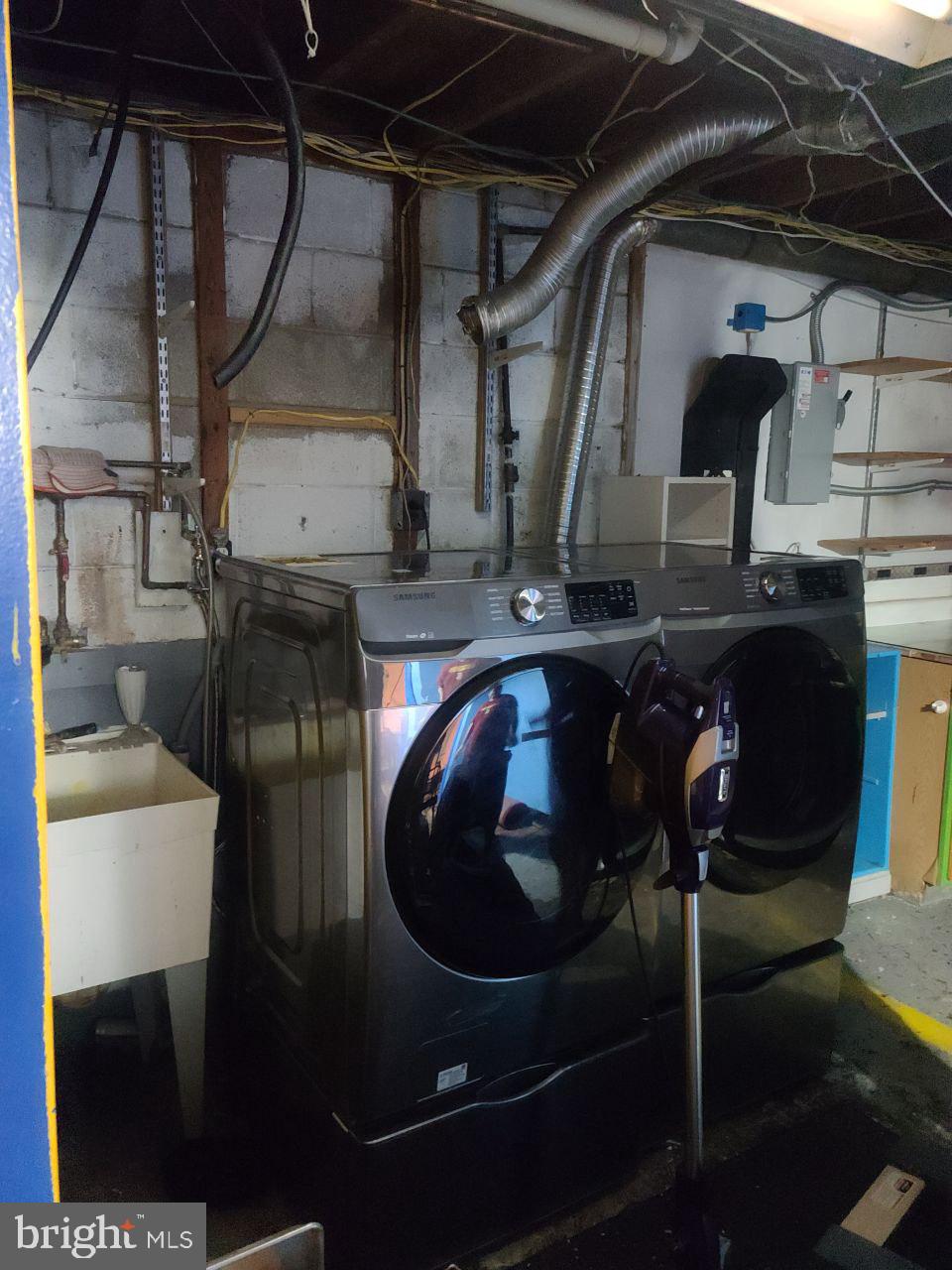 NEWPORT HILLS - Residential