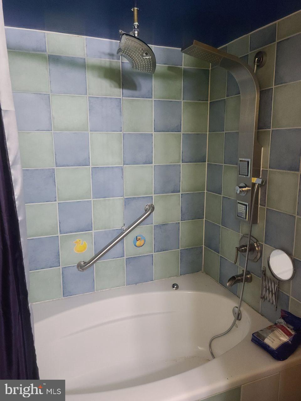 NEWPORT HILLS - Residential