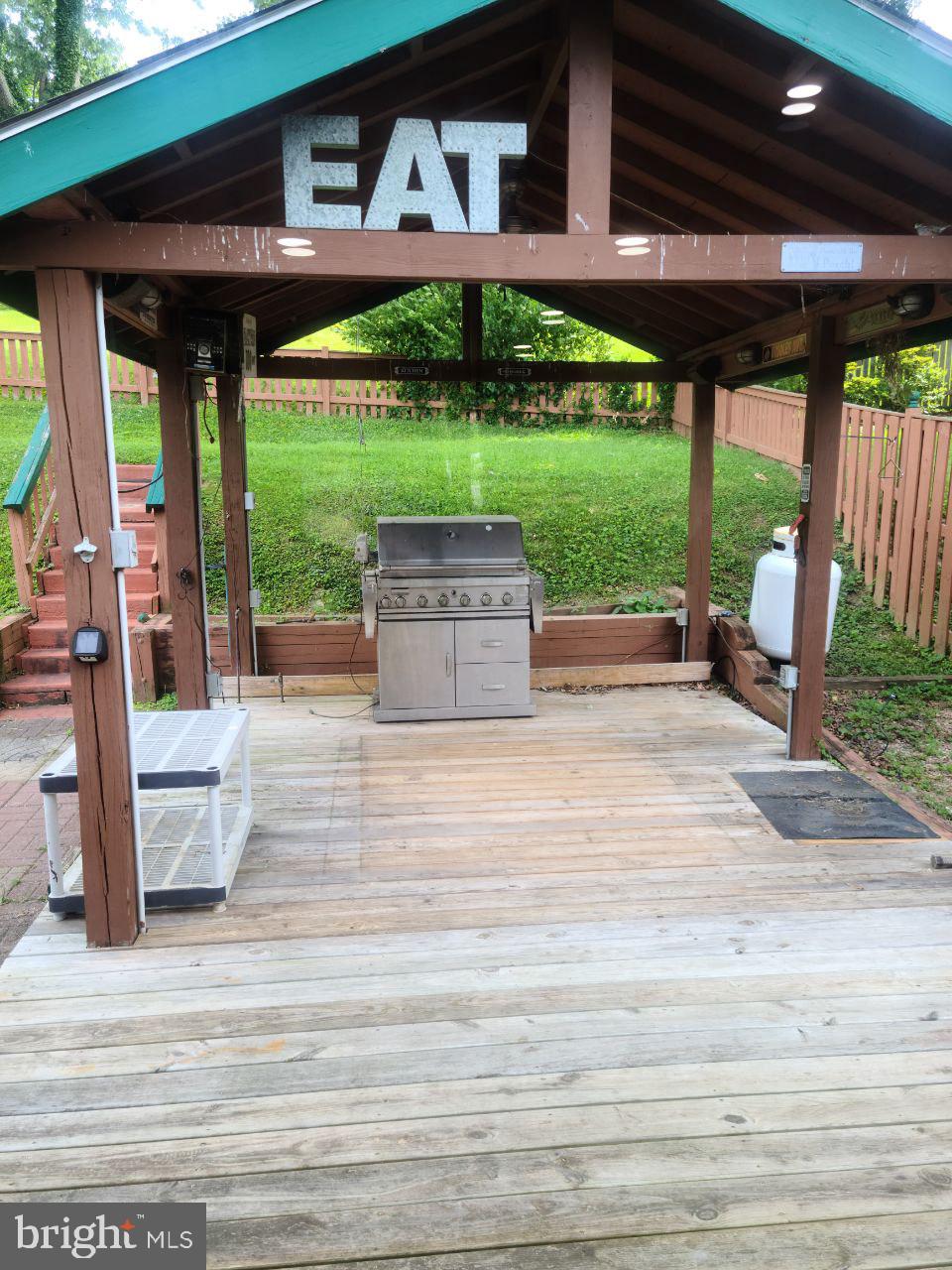 NEWPORT HILLS - Residential