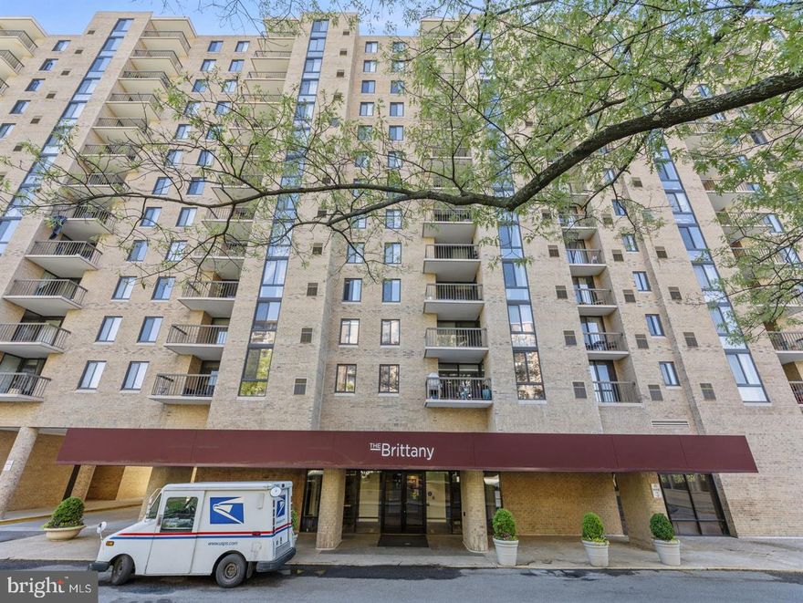 Welcome to 4500 Four Mile Run! This beautiful 1 bed, 1 bath condo with over 800 sq feet is primely located in the heart of Arlington. This condo features over an updated kitchen, beautiful flooring, open layout and a great open balcony that overlooks the courtyard. Located near shops, parks, fine dining, Baileys Crossroads, Shirlington, public transit and much more! Amenities include an exercise room, pool, club room, terrace, tennis courts & a concierge. A $250-500 nonrefundable pet deposit is applicable. The home will be fully furnished. All the furniture will be as-is and is the responsibility of the tenant to maintain.



Move In Fee $150