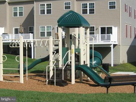 HOWARD SQUARE - Residential