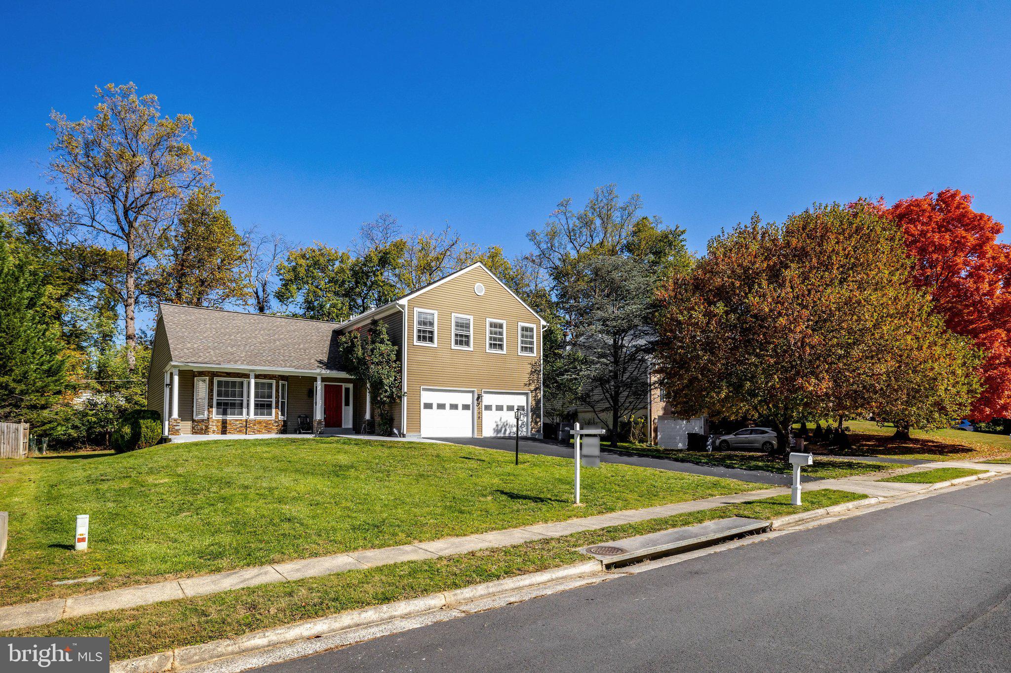 8008 SANDBURG COURT