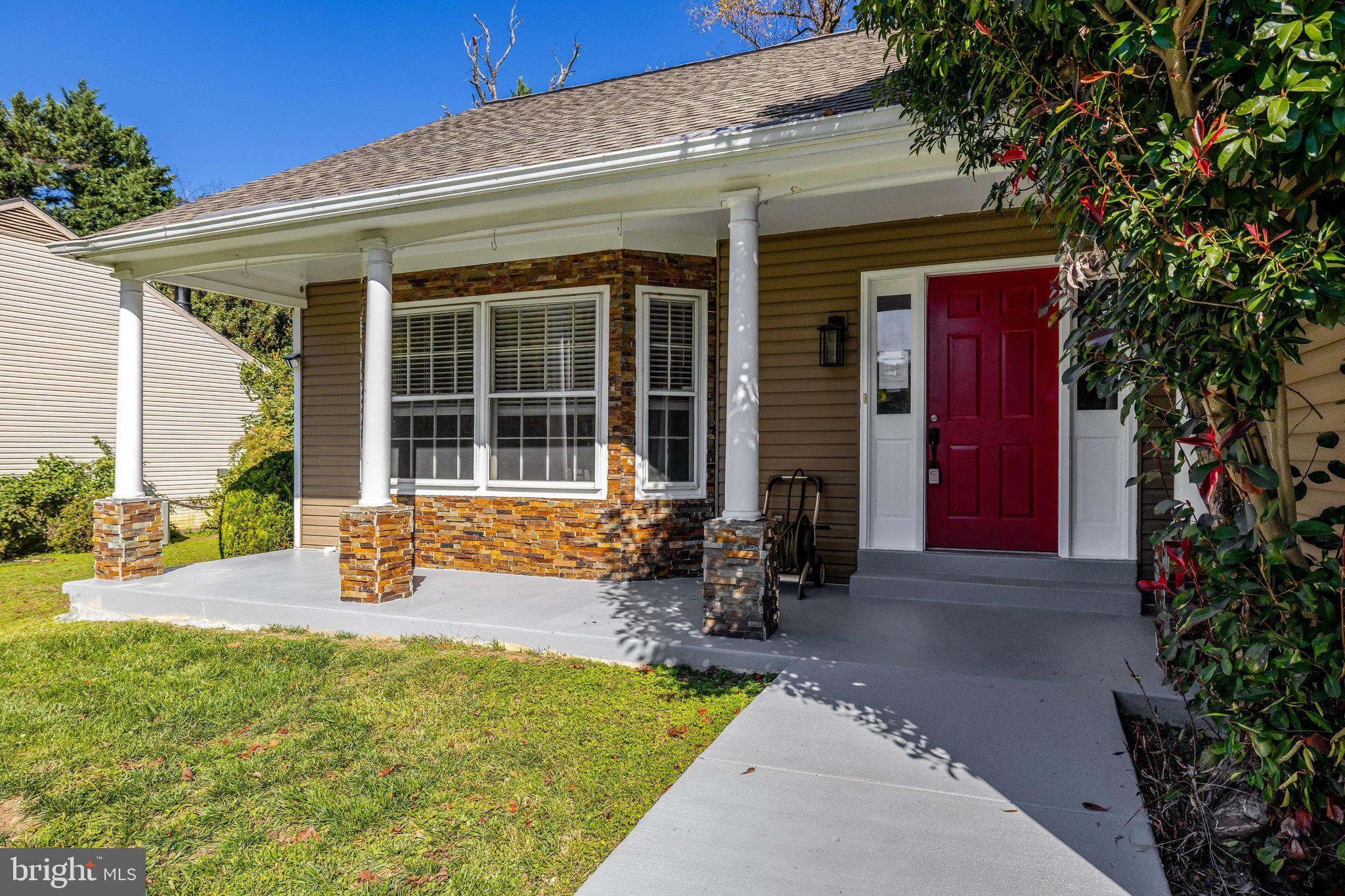 8008 SANDBURG COURT