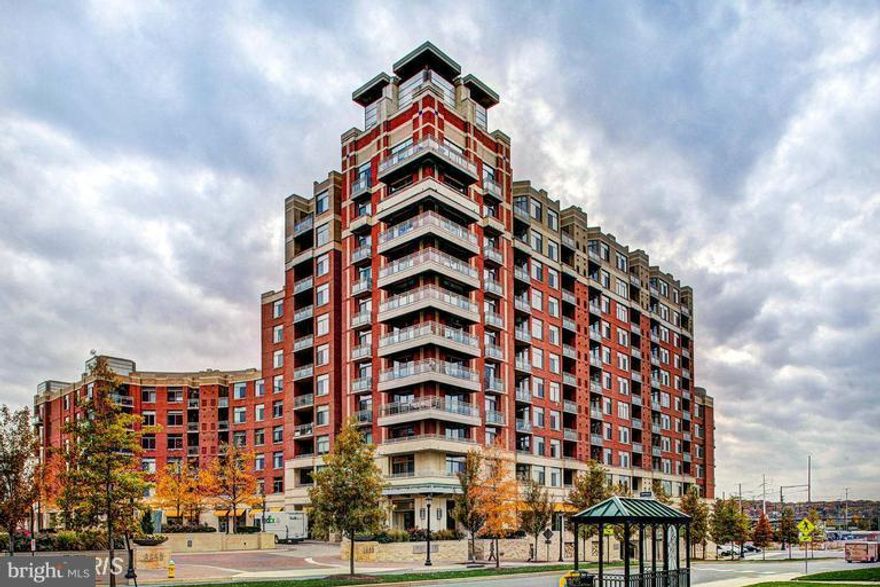 Fabulous, highly sought after 1 b/r + den unit with 5-star amenities at The Eclipse on Center Park.  S/S appliances, GRANITE countertops, digital/programmable thermostat, W/D in unit.  Included is a 42  wall-mounted flat screen, LR pre-wired for surround sound.  Rare view of the Washington Monument, lots of natural light.  1 underground parking spot and assigned storage.