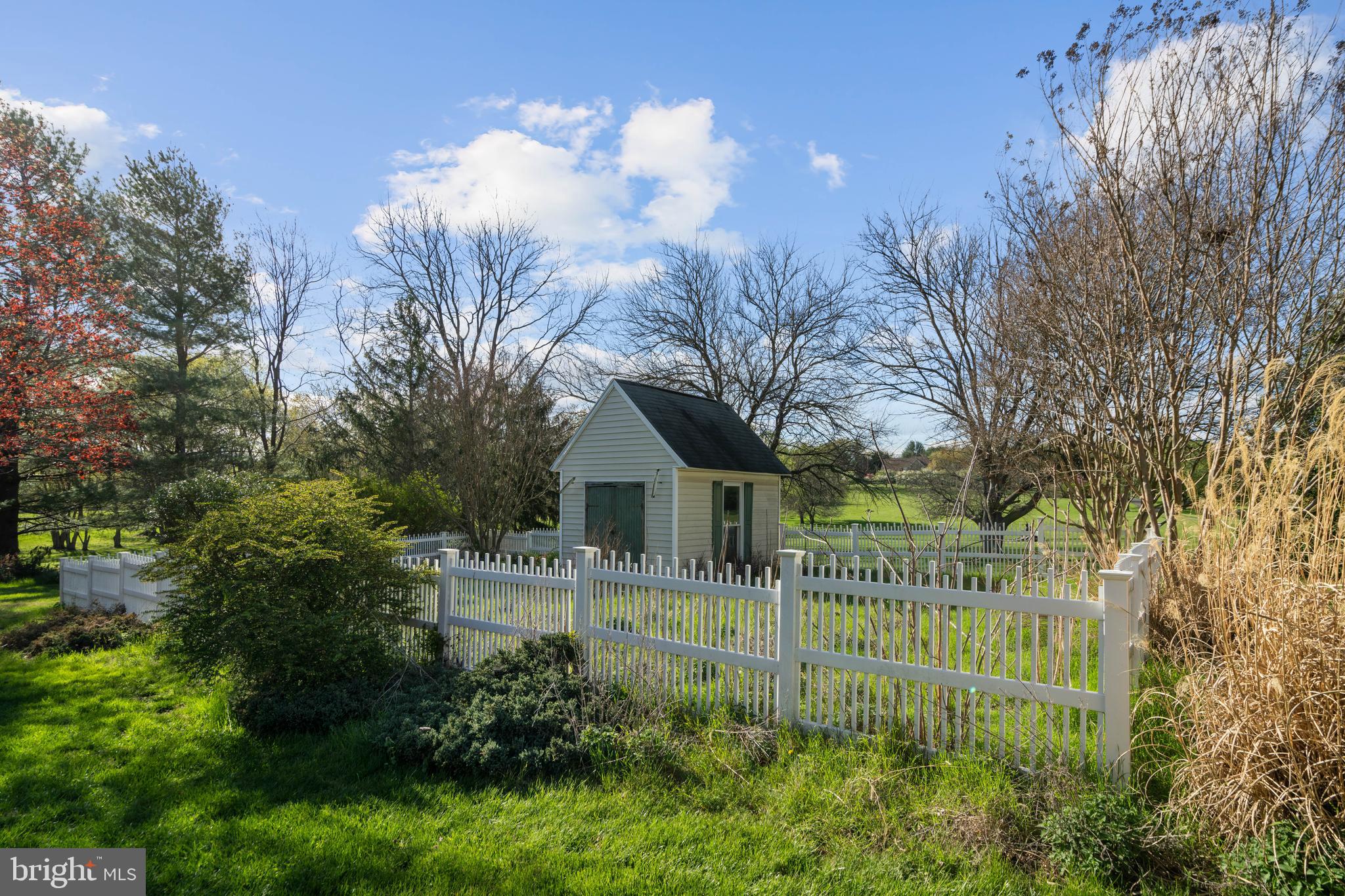 FARMINGTON ON THE GREEN - Residential
