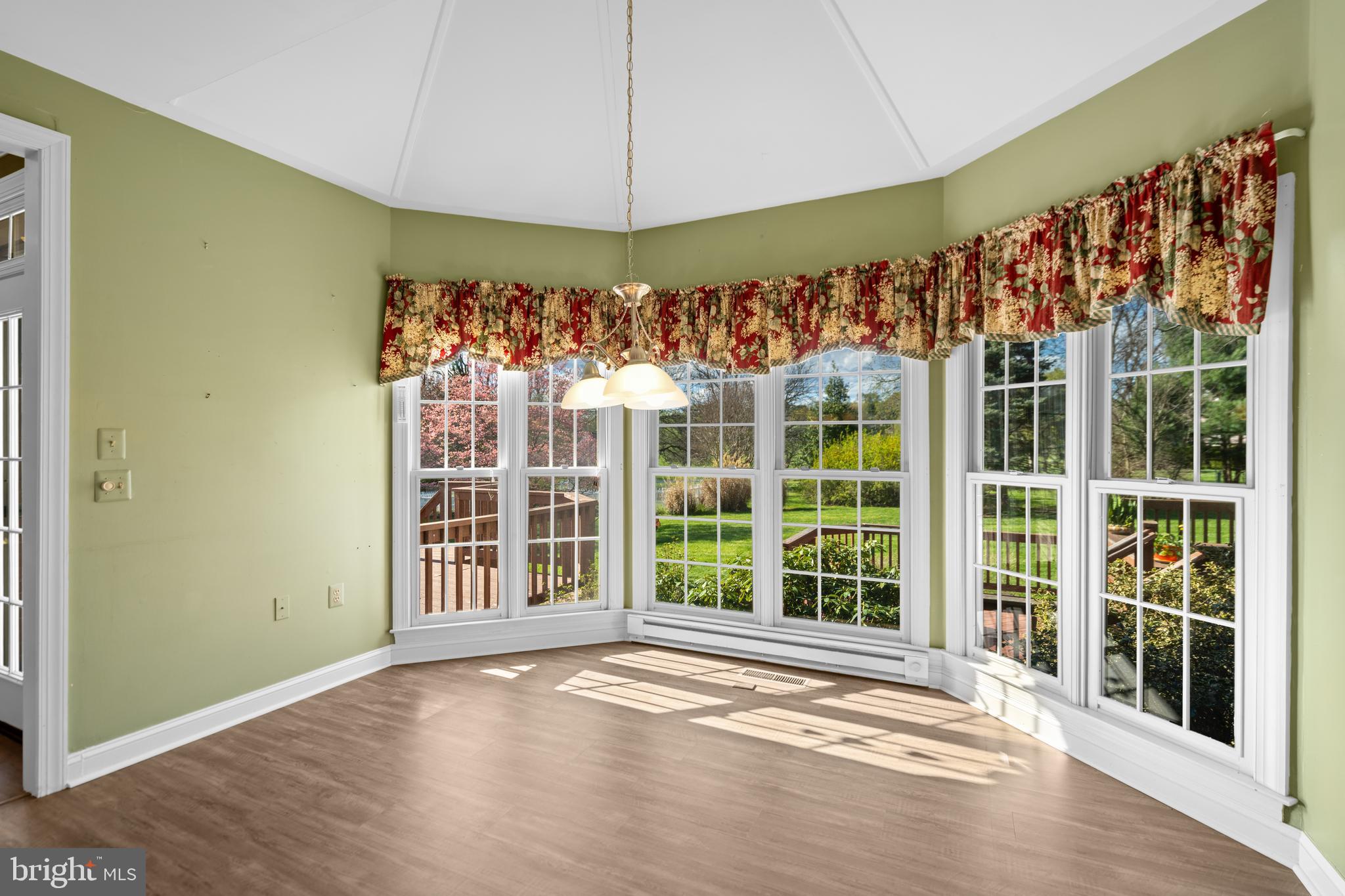 FARMINGTON ON THE GREEN - Residential