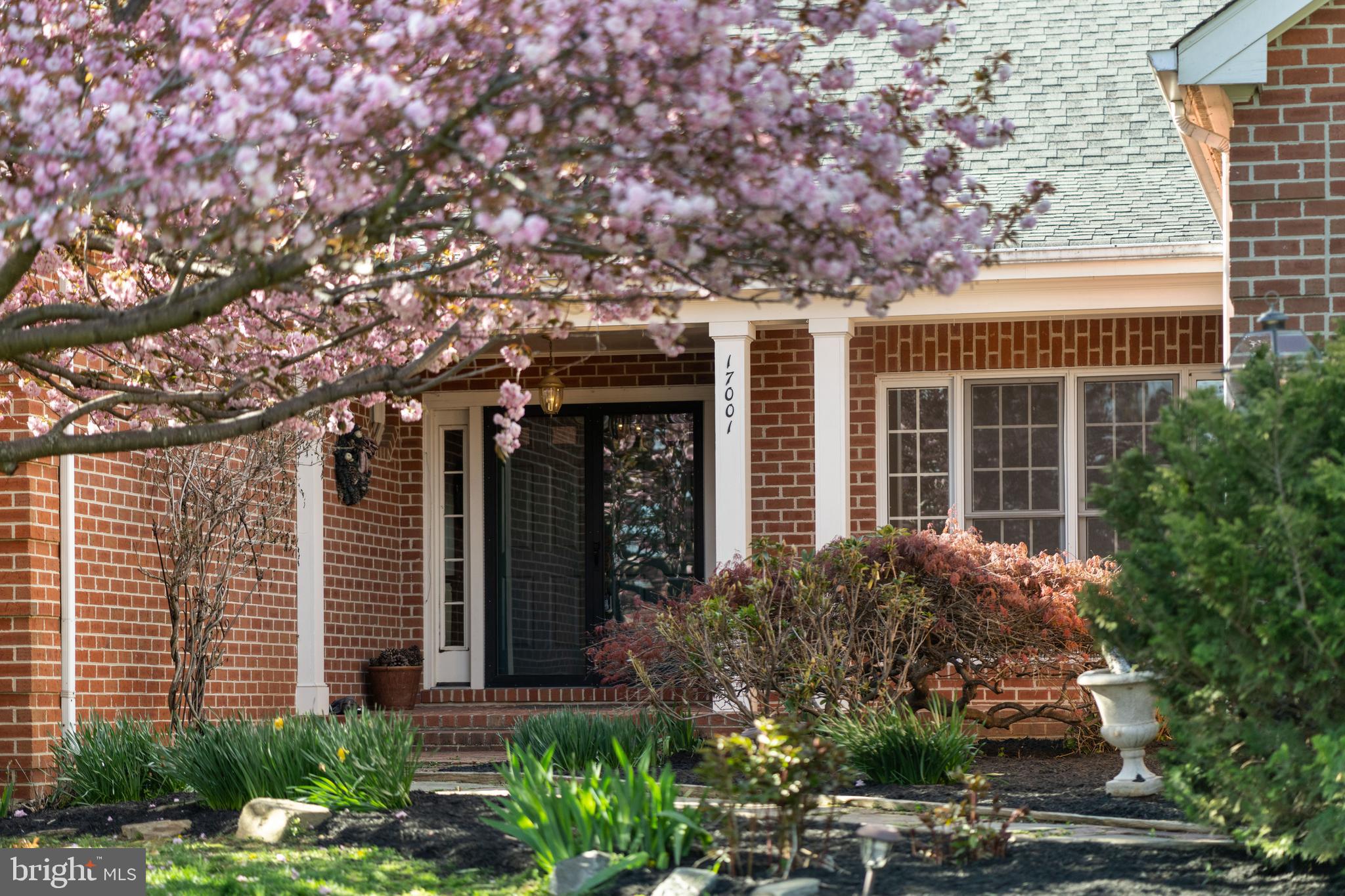 FARMINGTON ON THE GREEN - Residential