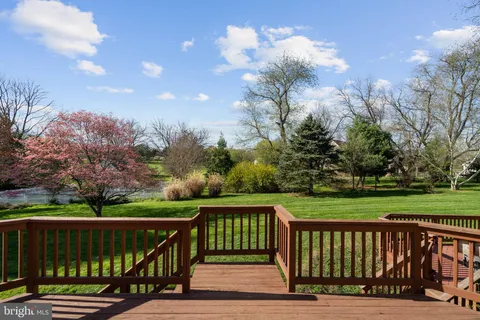 17001 Lakewood Court, Purcellville, VA MLS: VALO2092034