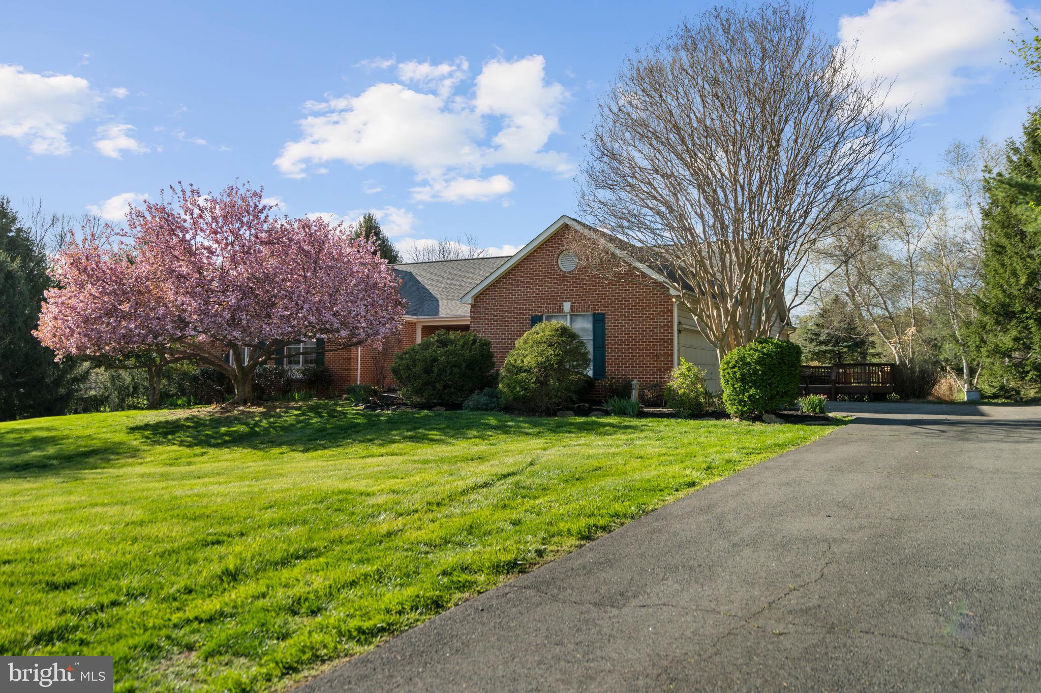 FARMINGTON ON THE GREEN - Residential
