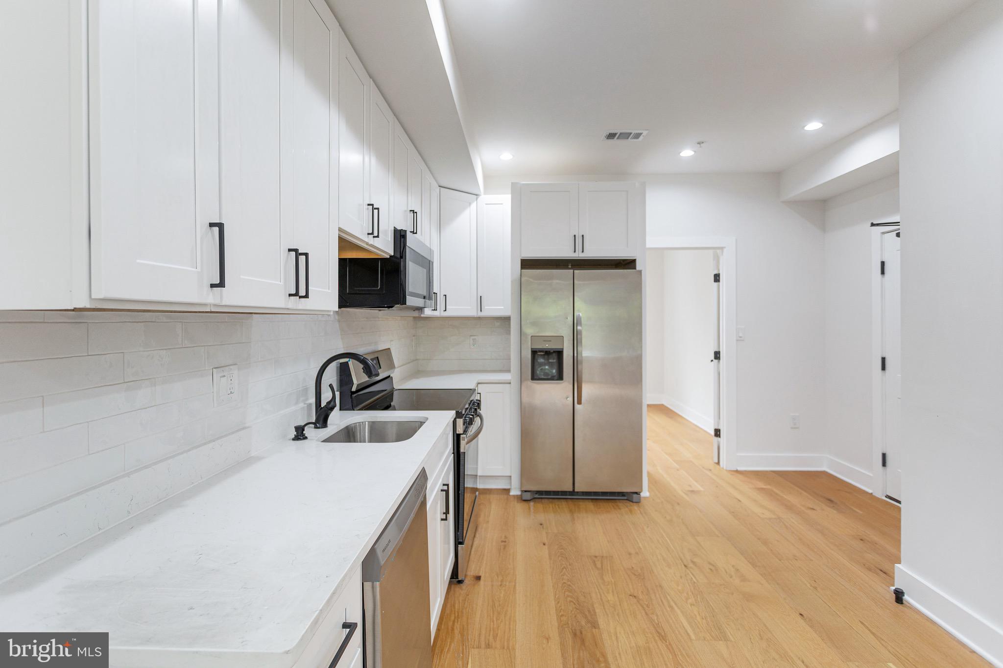 1107 QUEEN STREET NE PH-4