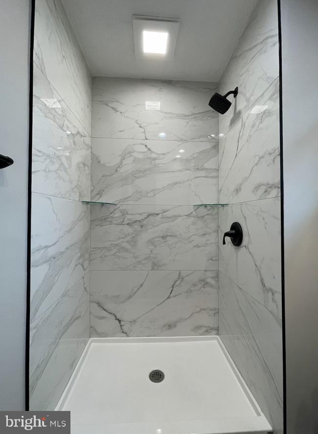 LINDEN HILL VILLAG - Residential