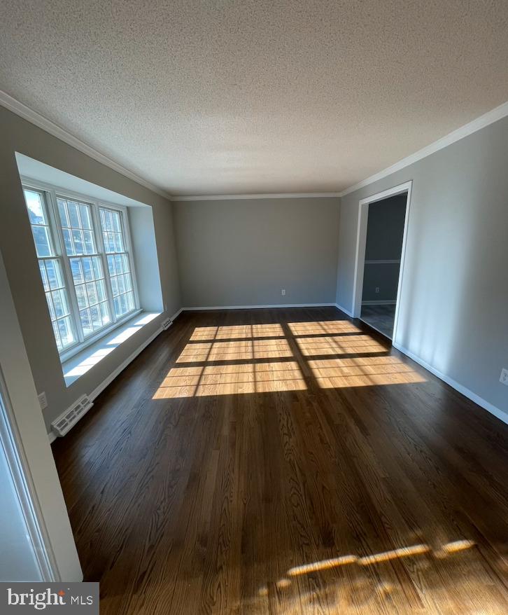 LINDEN HILL VILLAG - Residential