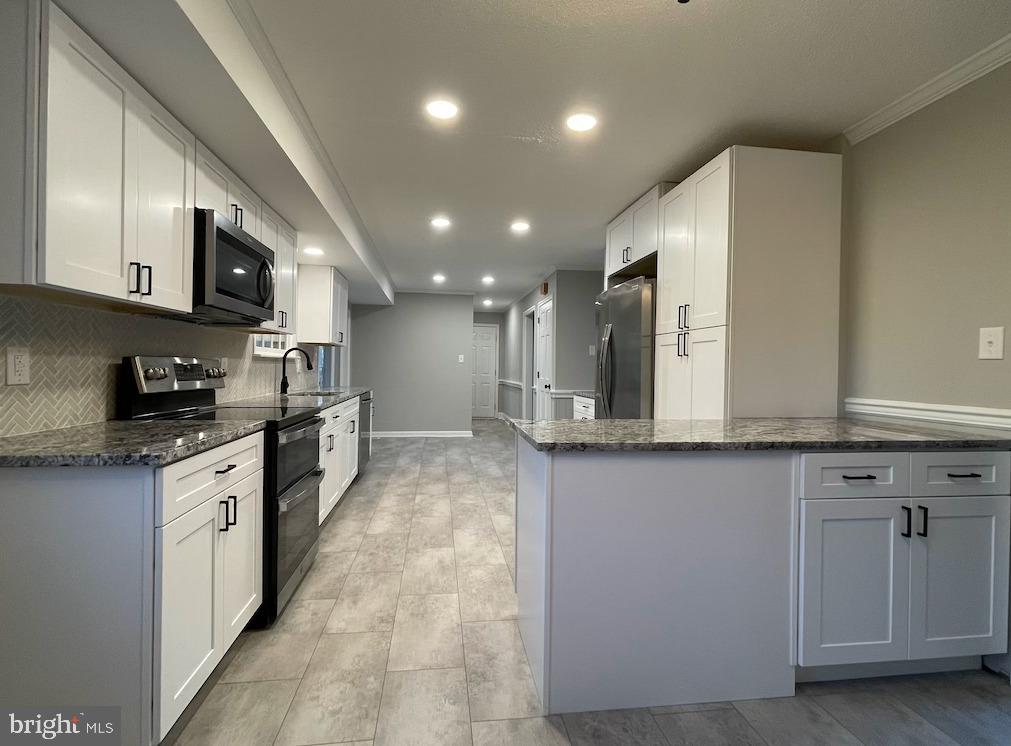 LINDEN HILL VILLAG - Residential