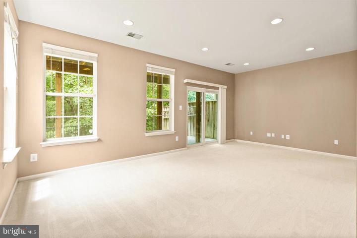 BROADLANDS - Residential Lease