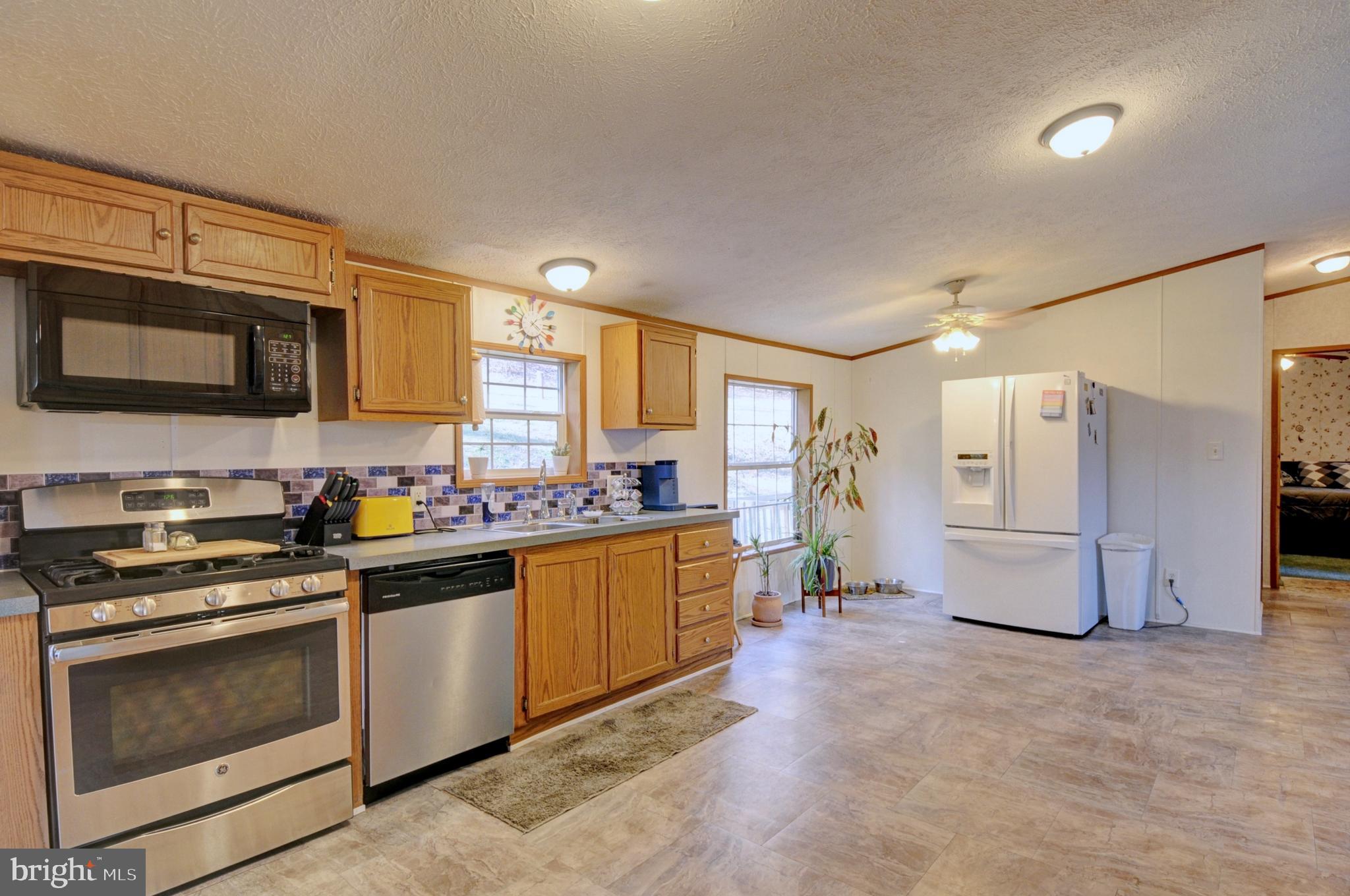 GOLDEN ACRES - Residential