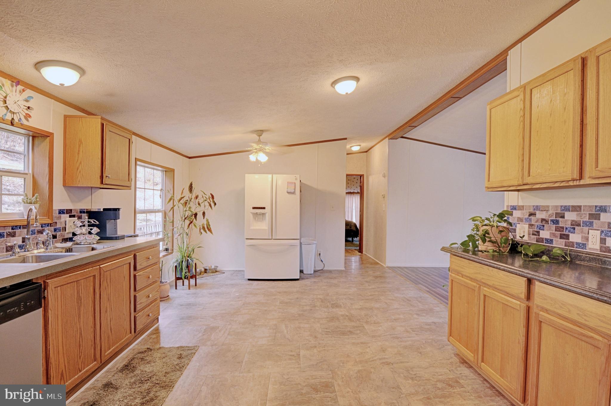 GOLDEN ACRES - Residential