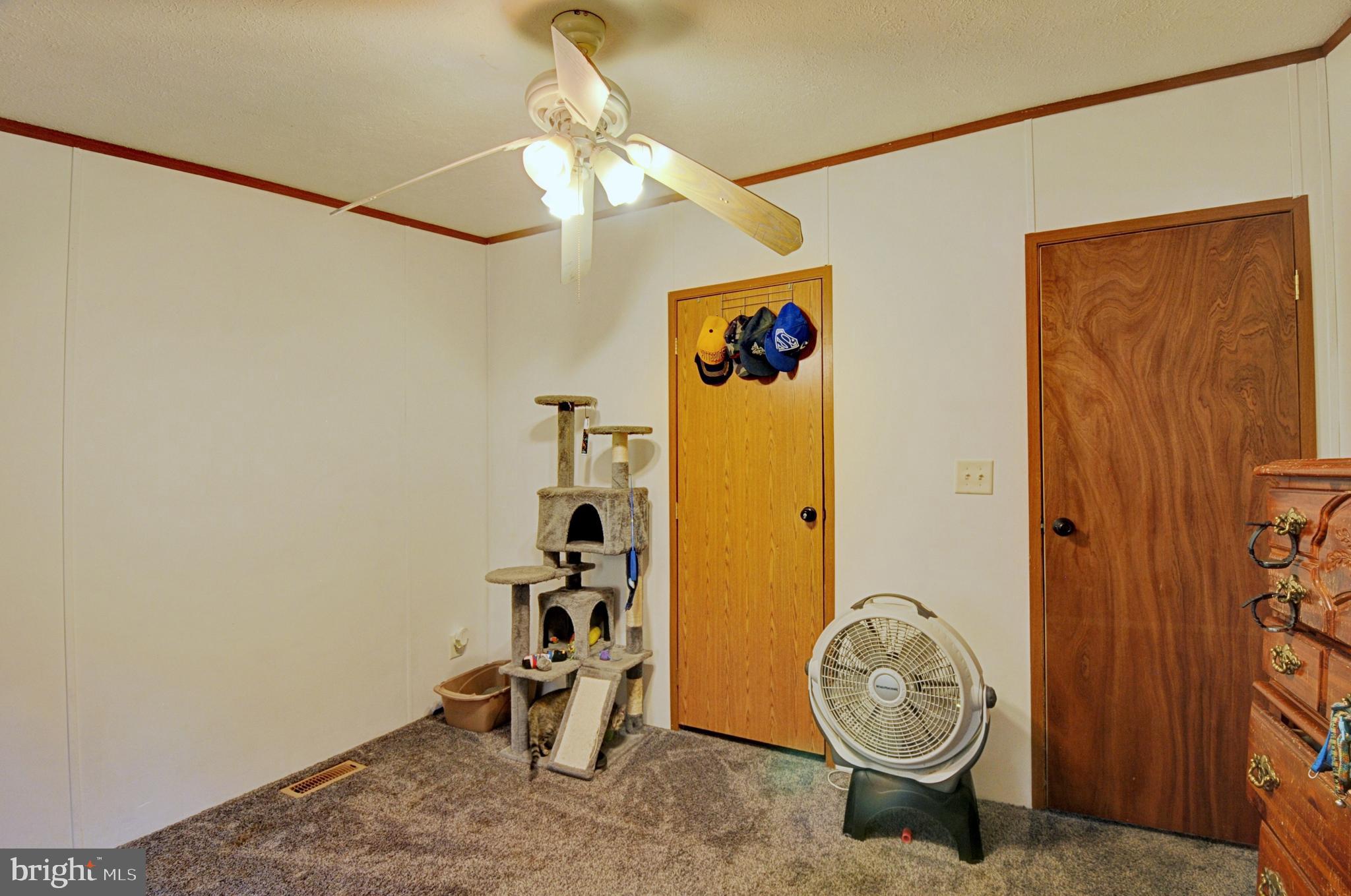 GOLDEN ACRES - Residential