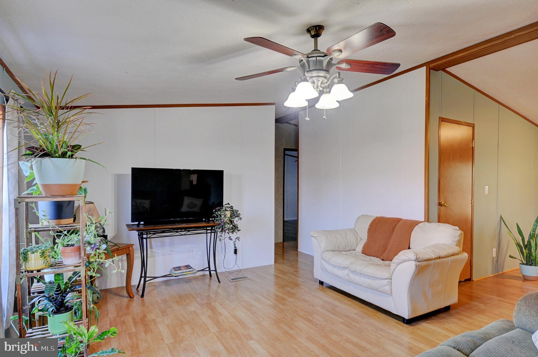 GOLDEN ACRES - Residential