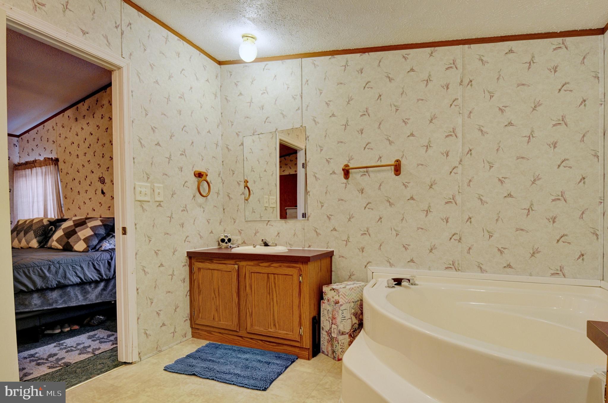 GOLDEN ACRES - Residential