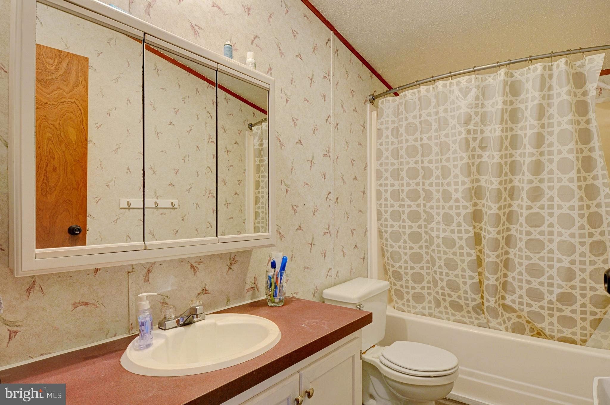 GOLDEN ACRES - Residential