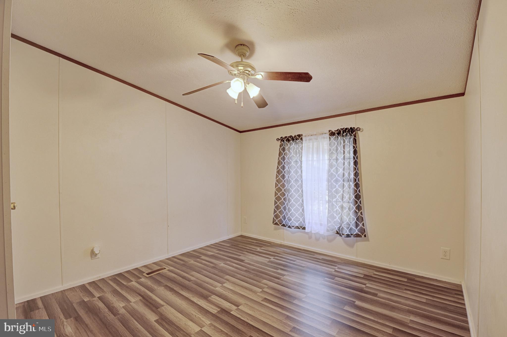 GOLDEN ACRES - Residential