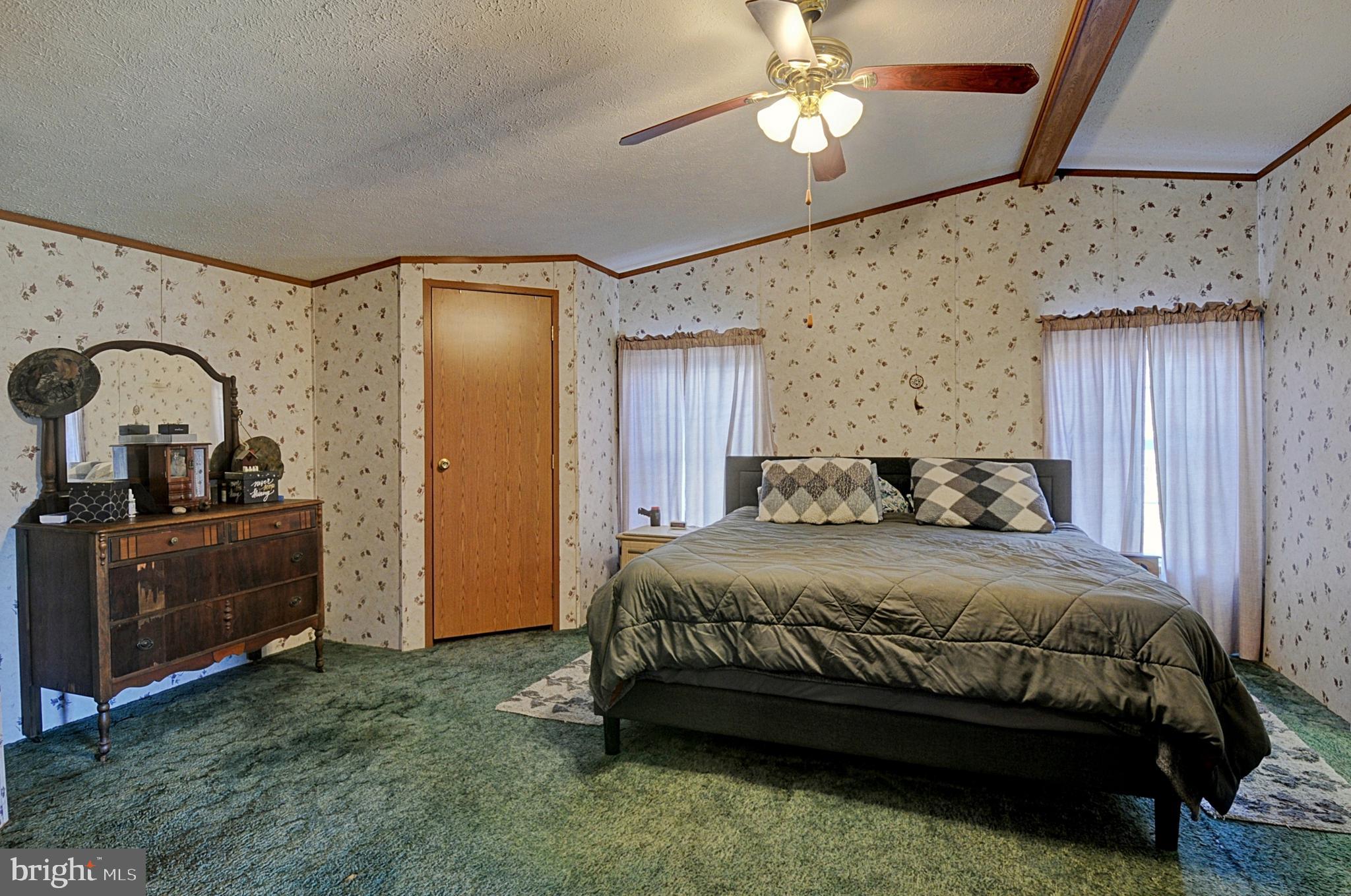 GOLDEN ACRES - Residential