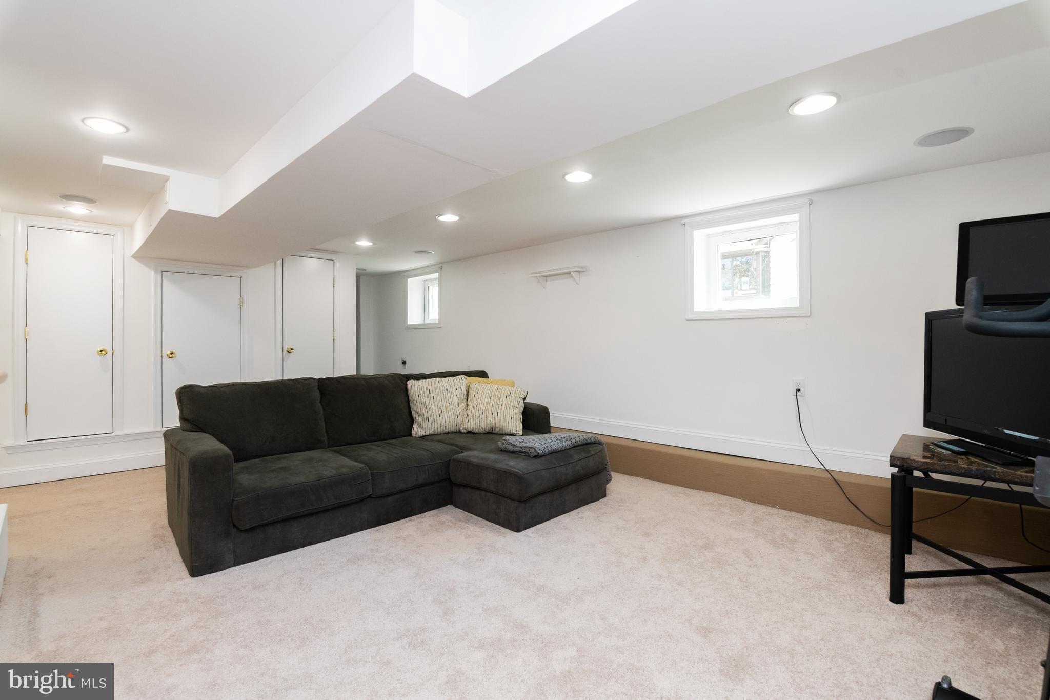 PERRING WOODS COURT - Residential