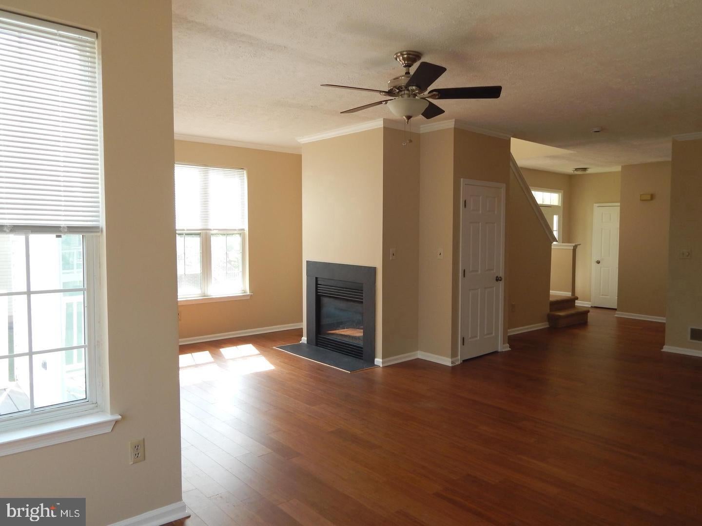 862 N WATERFORD LANE