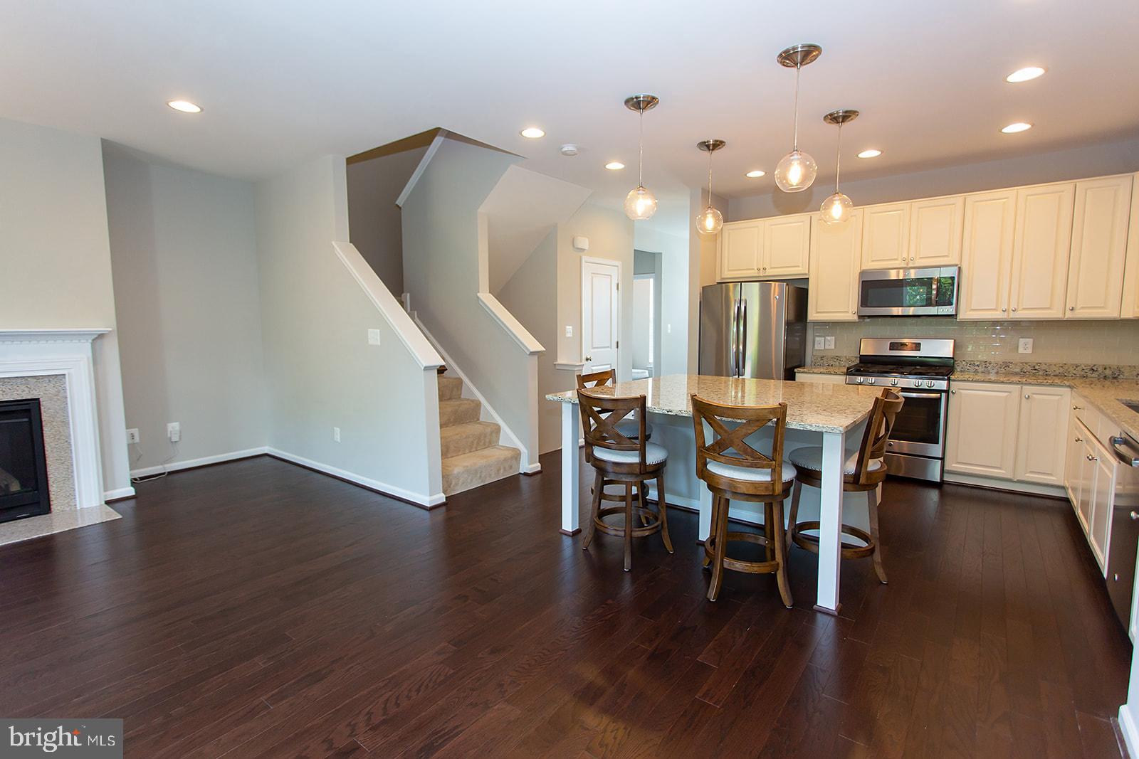 SIGNAL HILL STATION - Residential