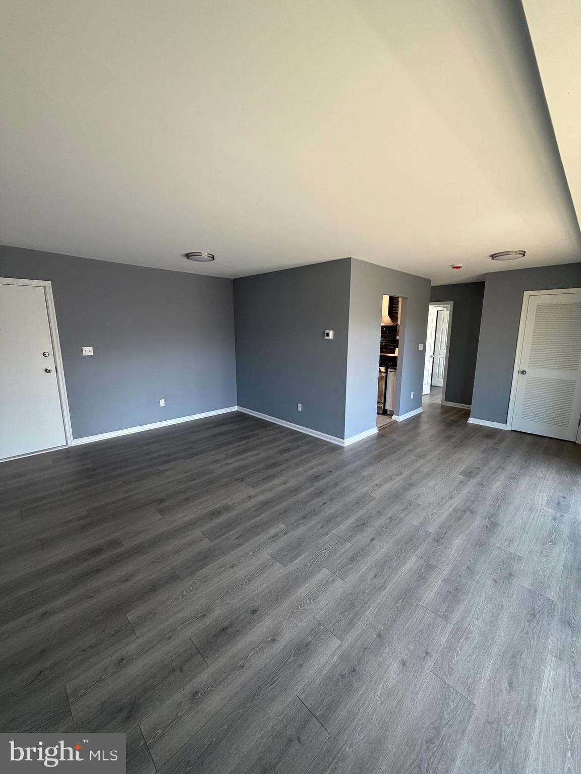 2754 HOLLYWOOD ROAD 202