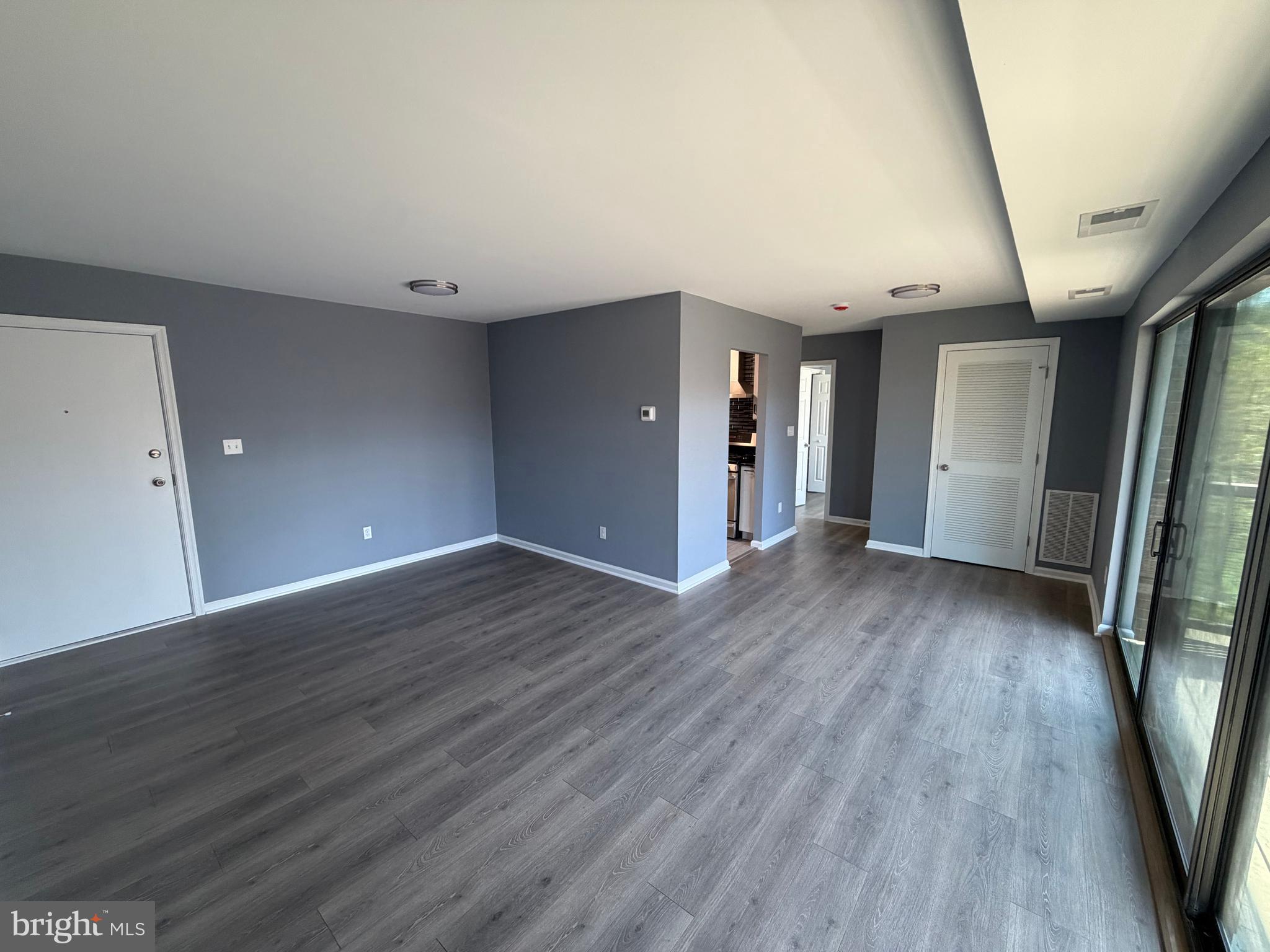 2754 HOLLYWOOD ROAD 202