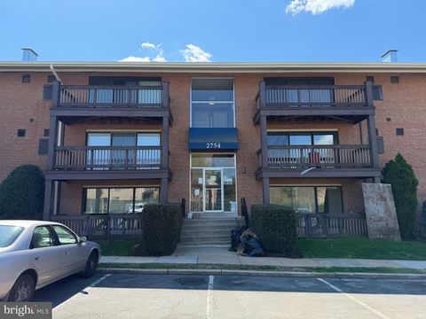 Photo of 2754 Hollywood Road #202, FALLS CHURCH, VA 22043 (MLS # VAFX2301886)