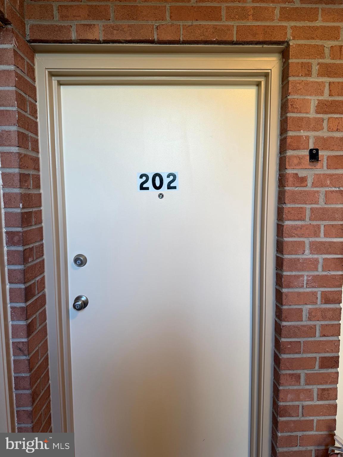 2754 HOLLYWOOD ROAD 202