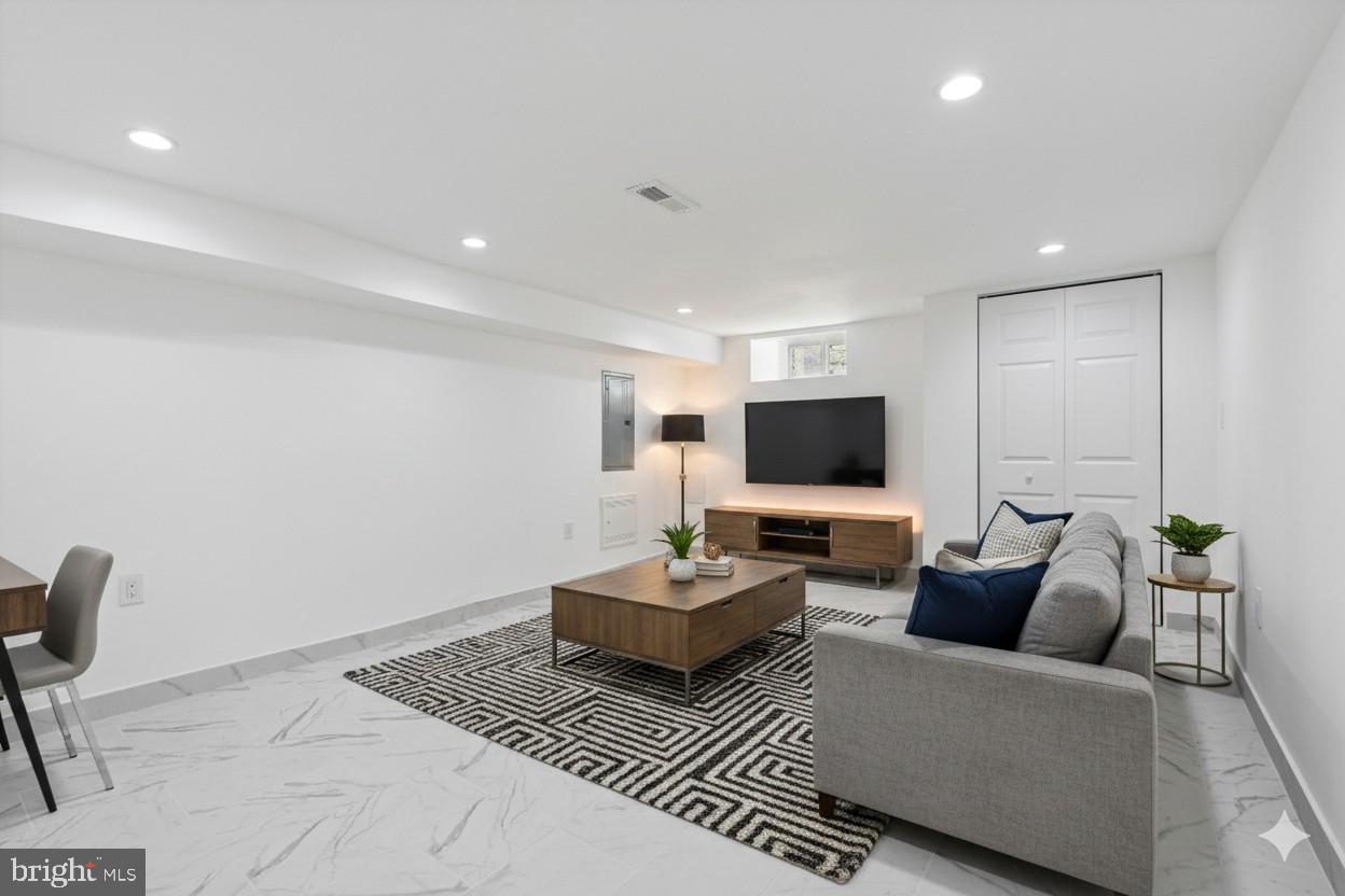 PORT RICHMOND - Residential